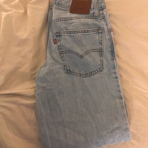 Levi’s baggy dad jeans from Aritzia
